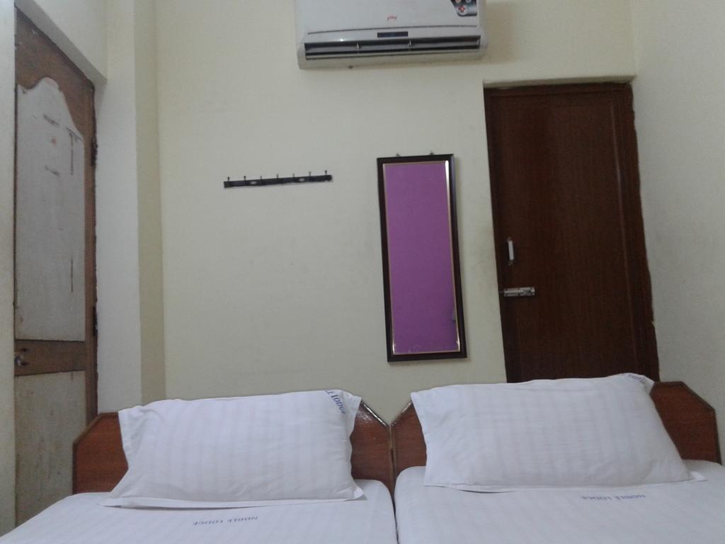 Noble Residency Hotel Тирупати Стая снимка