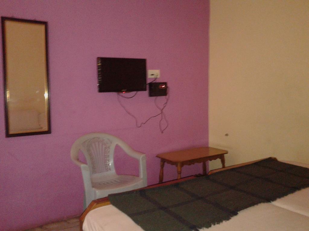 Noble Residency Hotel Тирупати Стая снимка