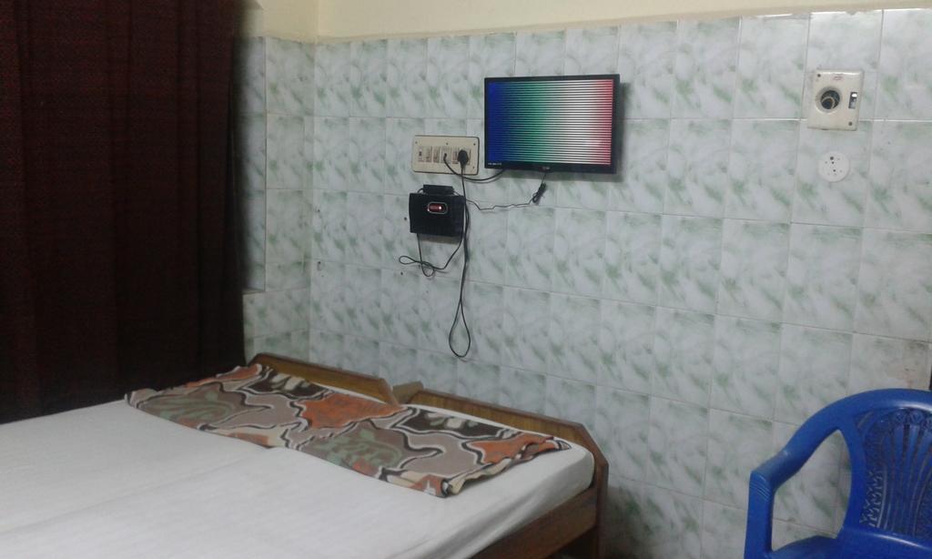 Noble Residency Hotel Тирупати Стая снимка